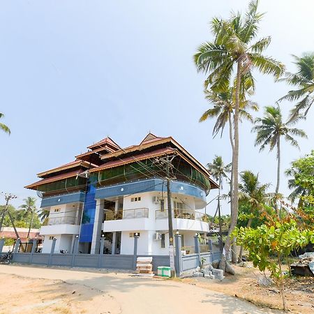 Oyo 11891 Amare Beach Resorts Alappuzha Buitenkant foto