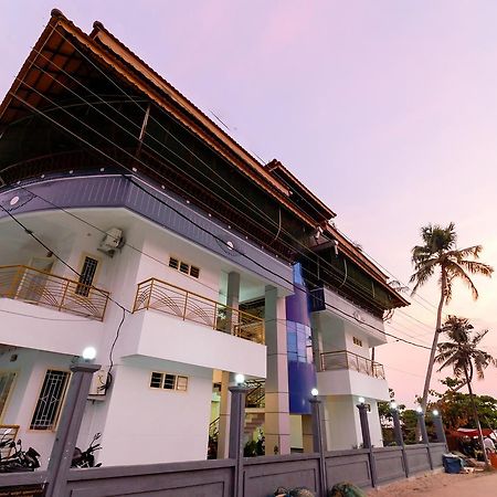 Oyo 11891 Amare Beach Resorts Alappuzha Buitenkant foto
