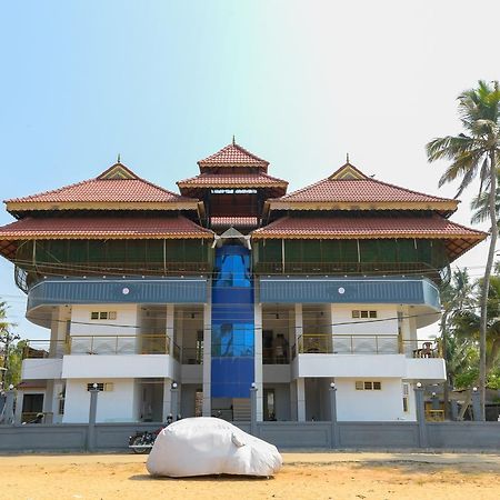 Oyo 11891 Amare Beach Resorts Alappuzha Buitenkant foto