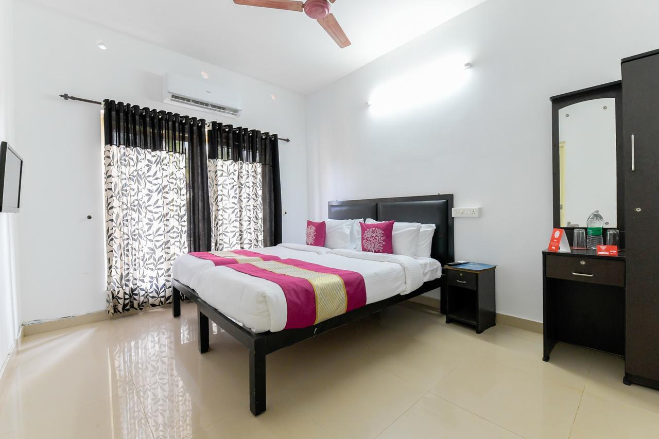 Oyo 11891 Amare Beach Resorts Alappuzha Buitenkant foto